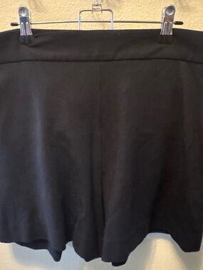 Suzanne Betro Black Shorts-with side zipper
